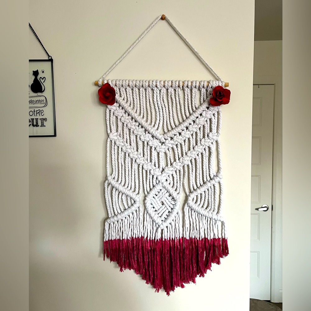Hanging wall decor macrame